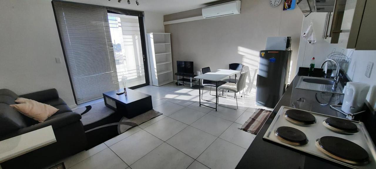 Kingelph Home-Stay Windhoek Bagian luar foto