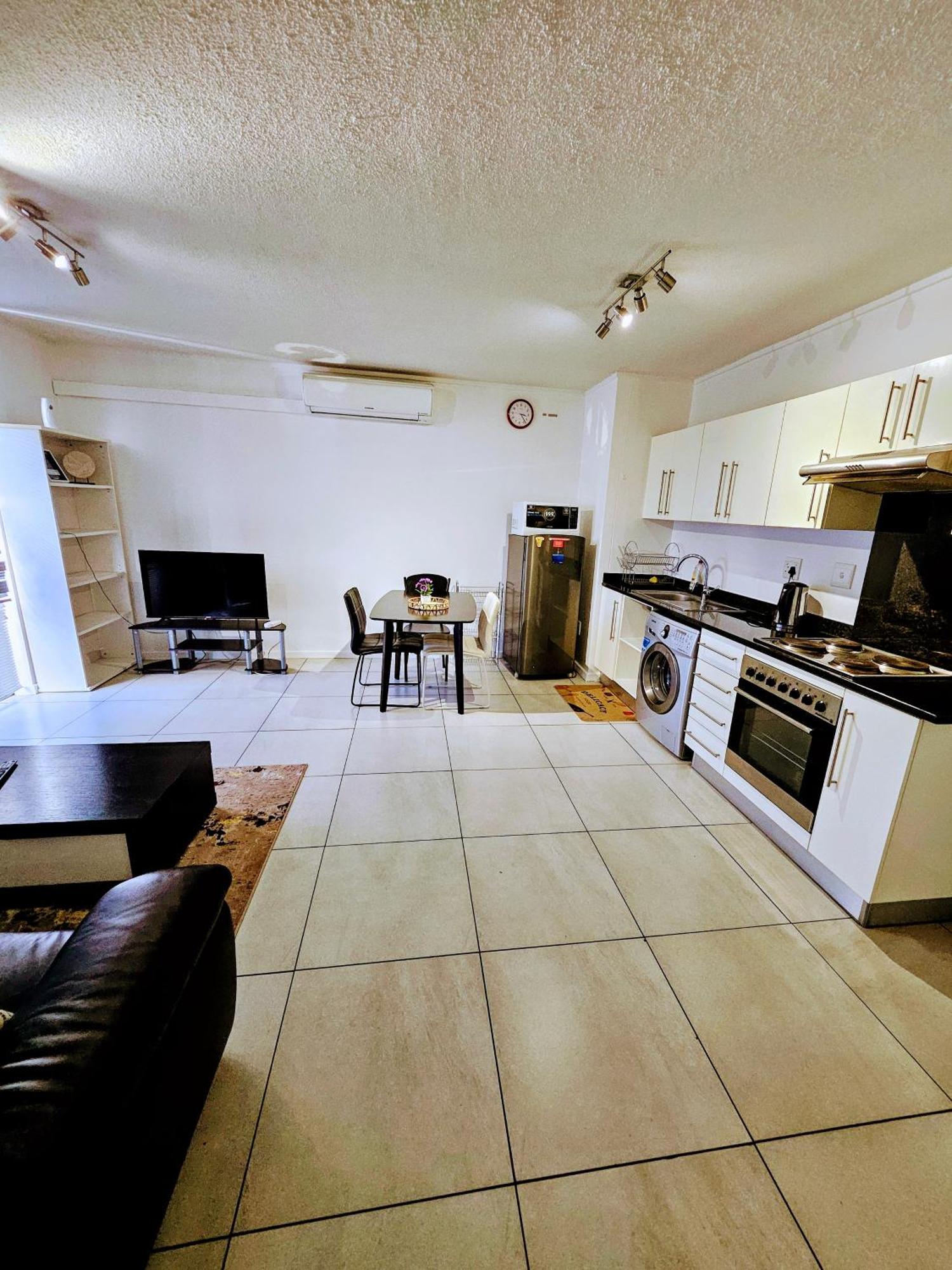 Kingelph Home-Stay Windhoek Bagian luar foto